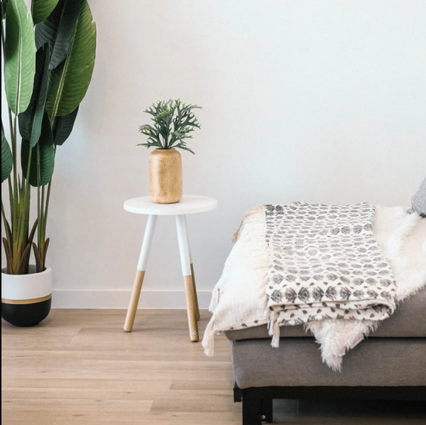 Sofa, vase